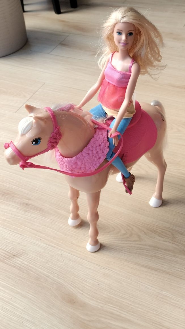 Barbie cavaleira com o seu cavalo (da Mattel)