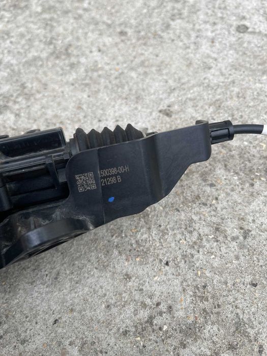 Замок капота актуатор привод в зборі Tesla Model 3 Y