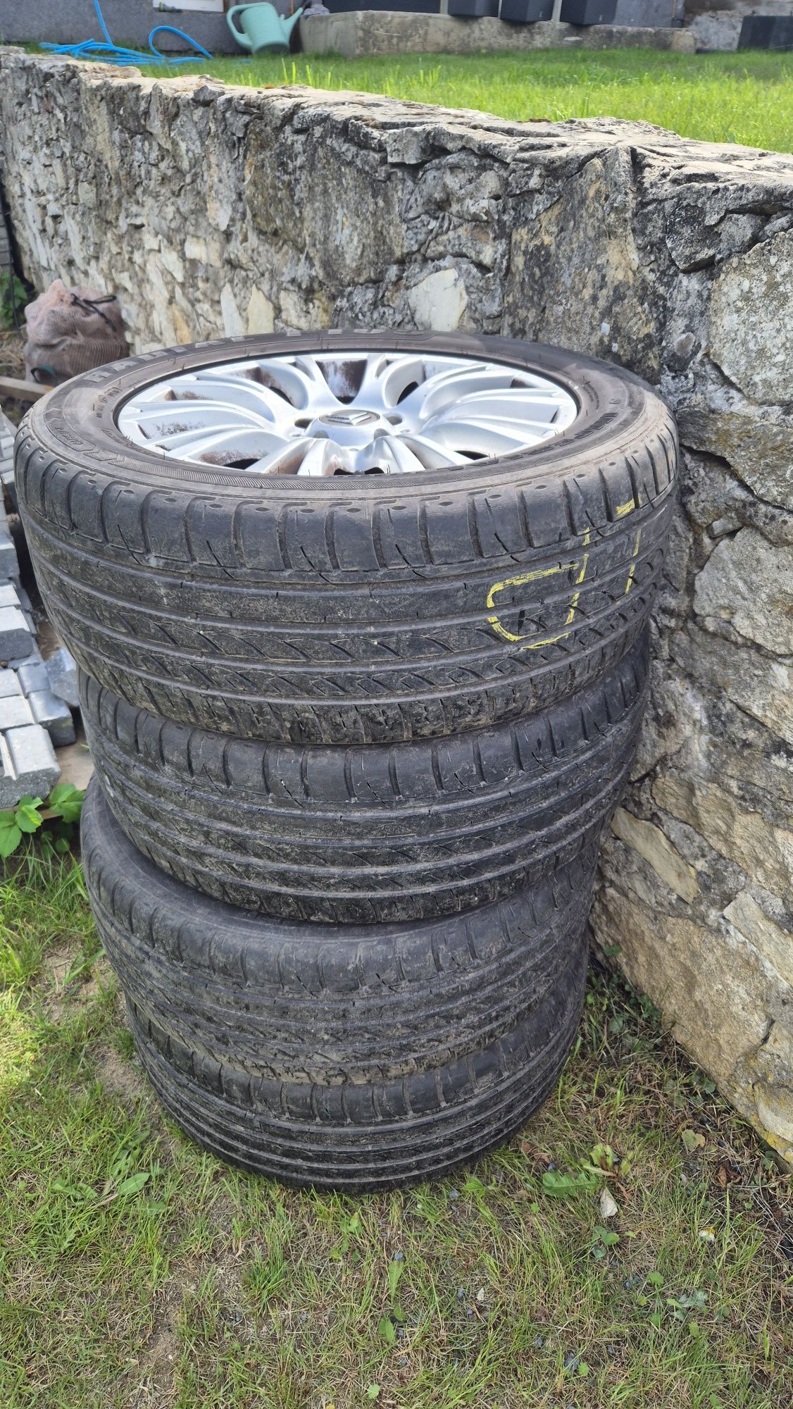 Komplet opon letnich z alufelgami 215/55 R16