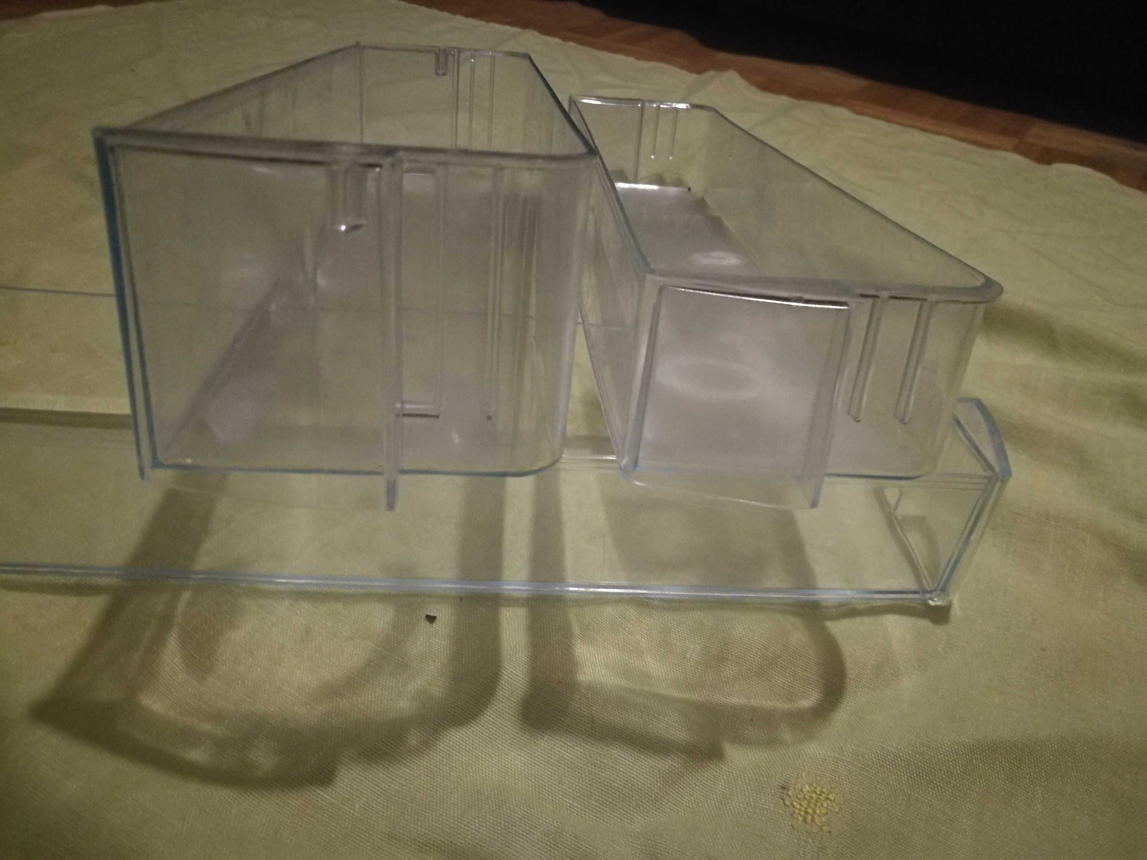 Półki szklane do lodówki i plastikowe na drzwi
