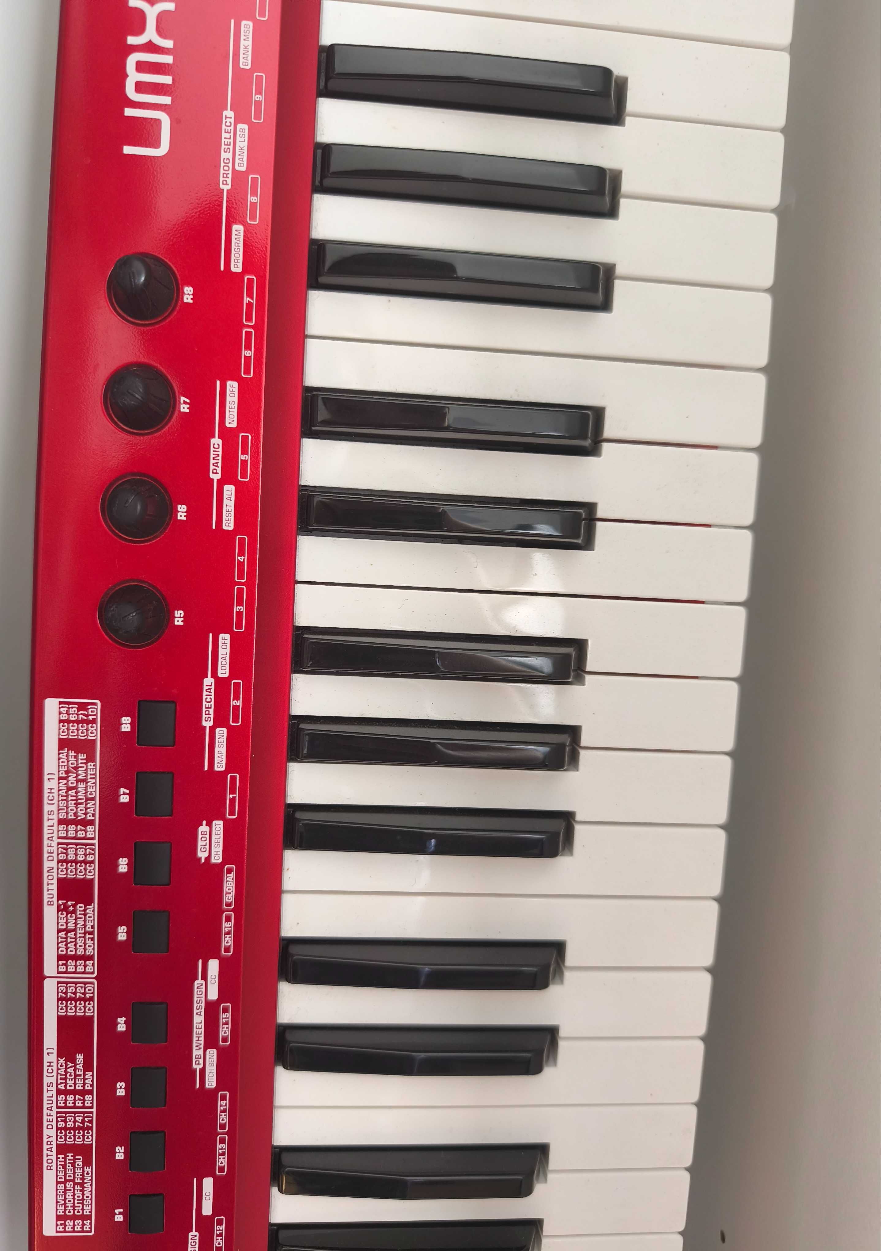 Teclado Controlador Midi Behringer 61 Teclas