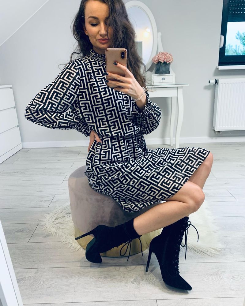 Sukienka fendi grecki wzor lou muzyk sheila uni piekna
