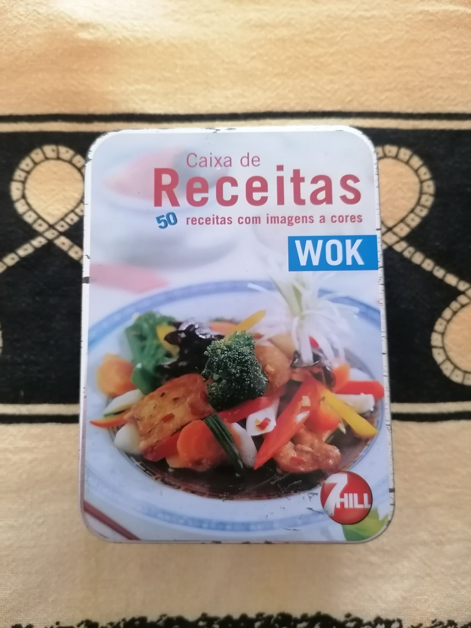 Caixa com 50 receitas no wok