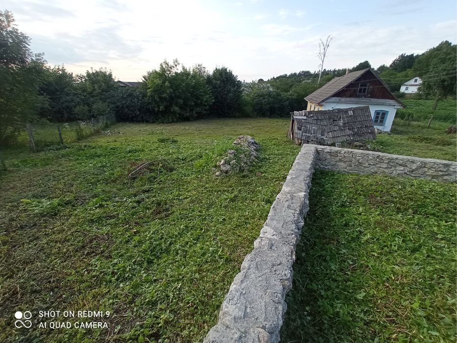 Продаж старого будинку є змурований фудамент