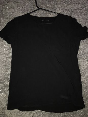 Czarna elegancka koszulka z kieszonką