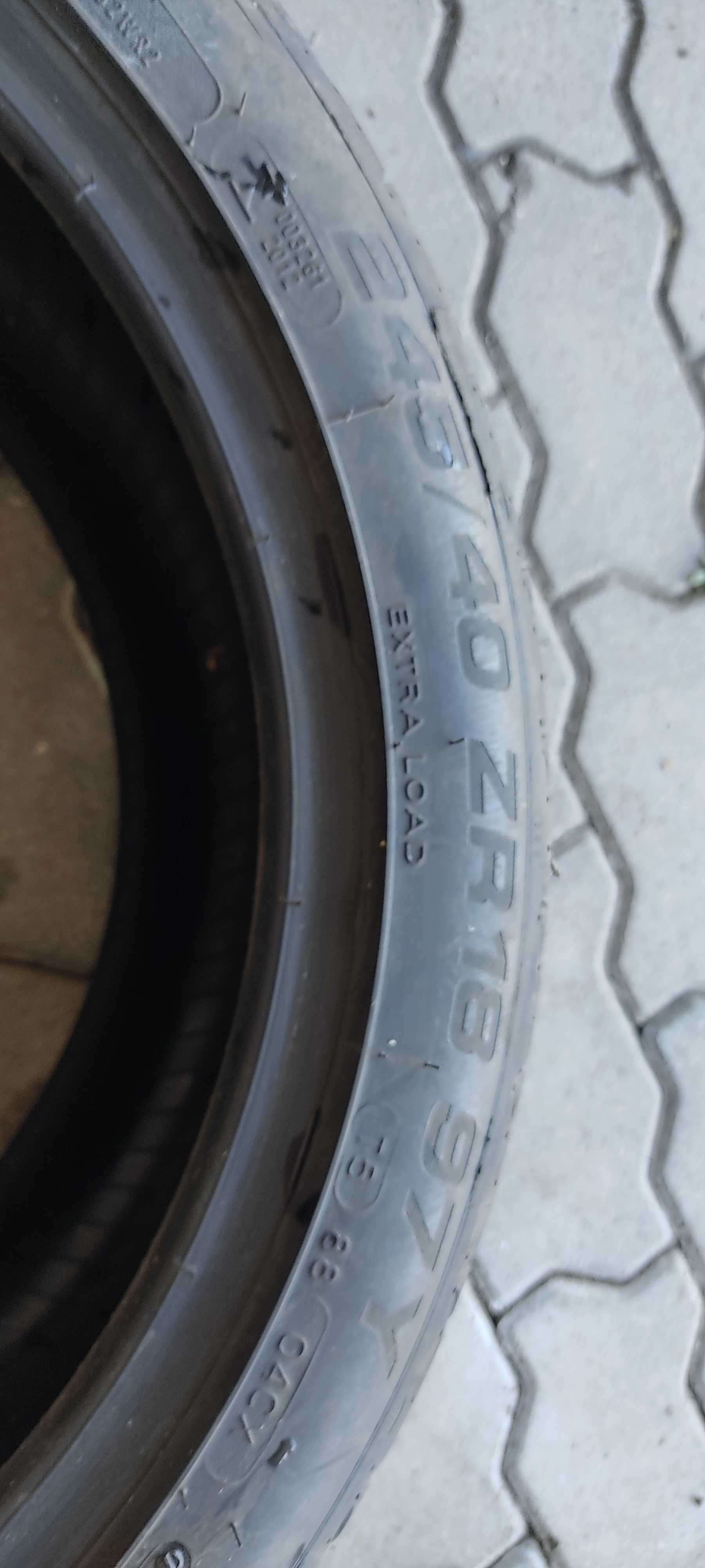 Pneu 245/40 ZR18