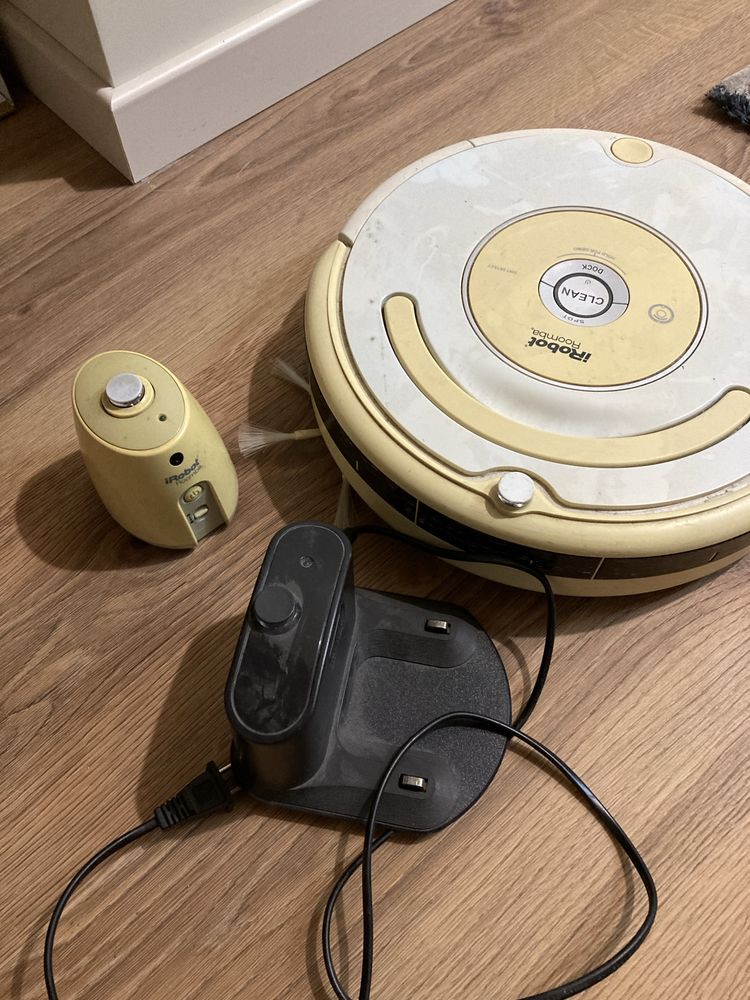 На запчастини робот пилосос iRobot