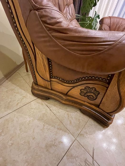 Шкіряний диван та два крісла