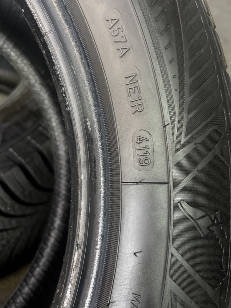 Всесезонная резина б у шины б у 235/55/17 Goodyear