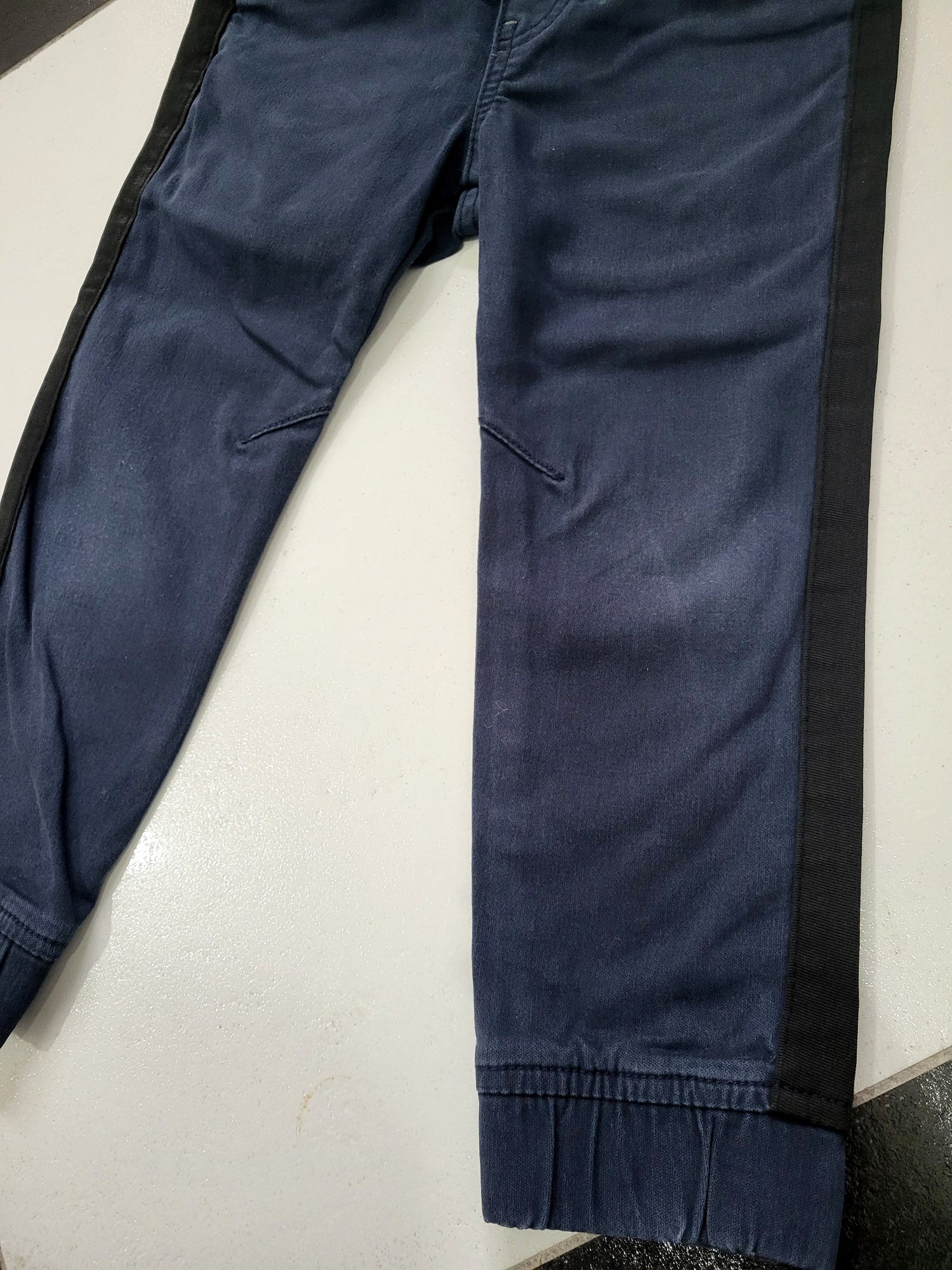 Spodnie jeansy granatowe z lampasem joggery eleganckie Zara r 110