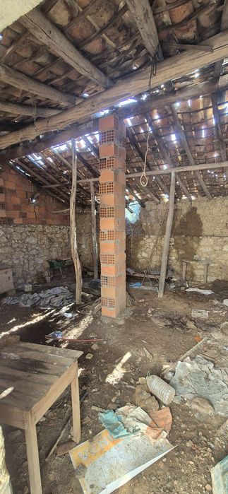 Casa para reabilitar com agua