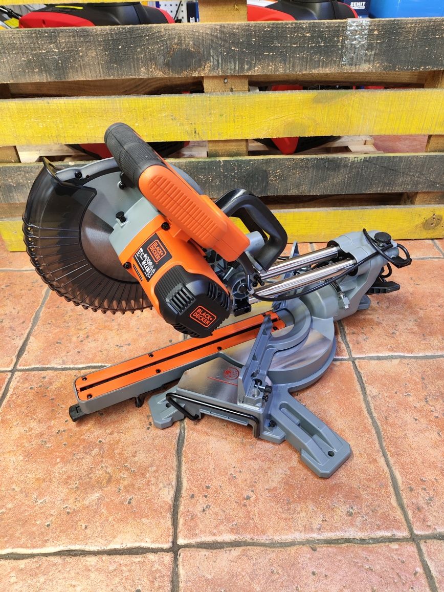 Пила торцовочная сетевая BLACK+DECKER BES700/216мм/XPS/1.6кВт/гар2/Дне
