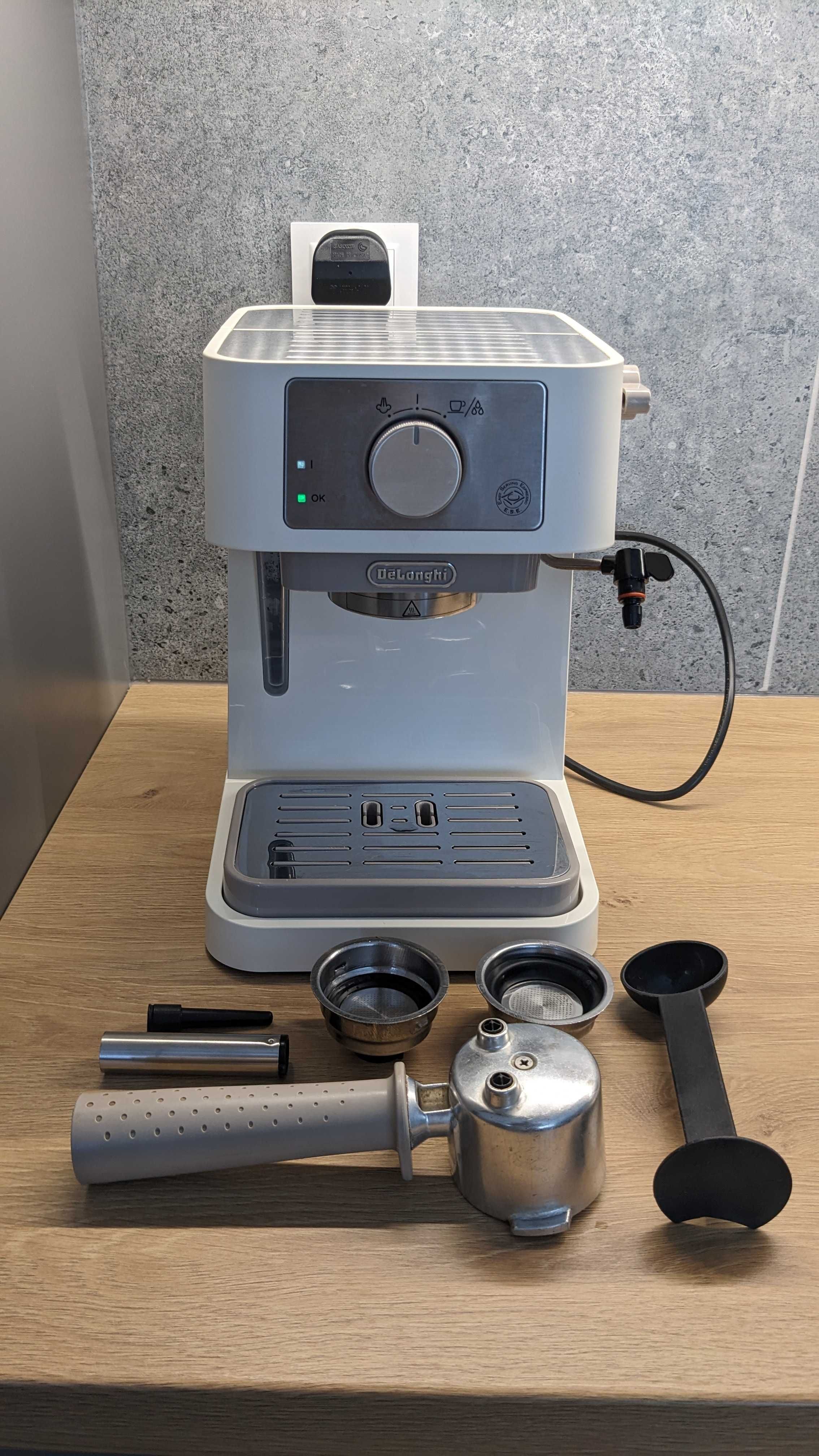 Używany ekspres kolbowy do kawy De’Longhi Stilosa EC 260W - 15 barów