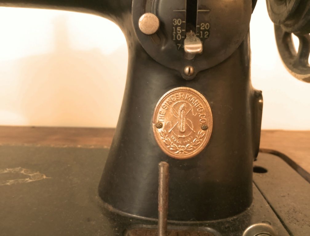 Máquina de costura singer antiga
