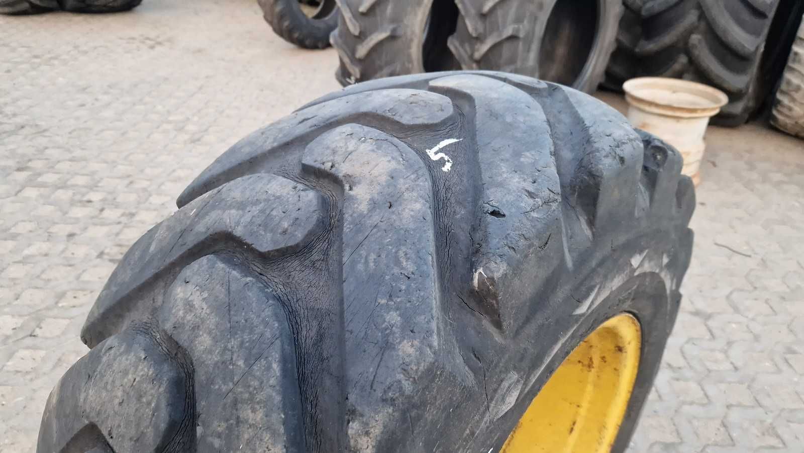 koło 405/70-20, 16/70-20, 400/70-20, 16.0/70-20 Goodyear JCB beznapraw