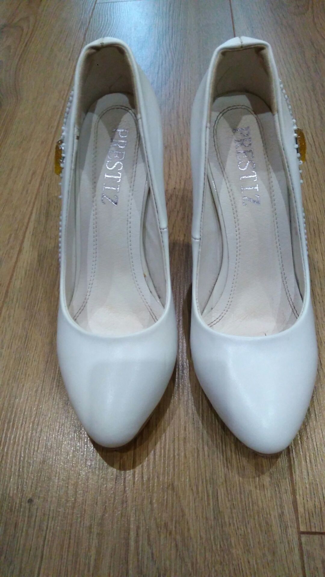 Білі туфлі для нареченої