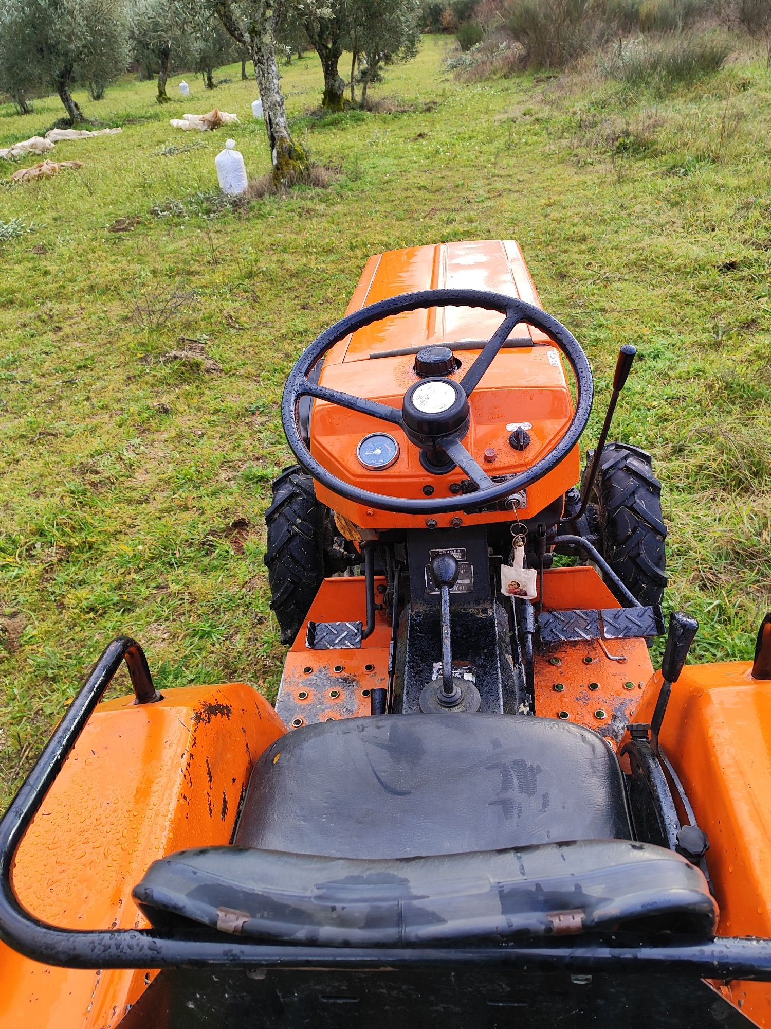 Trator hinomoto 4x4