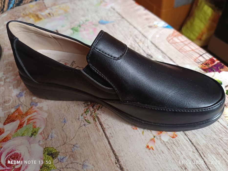 Czarne skóra naturalna wsuwane buty typu mokasyny ortopedyczne 38