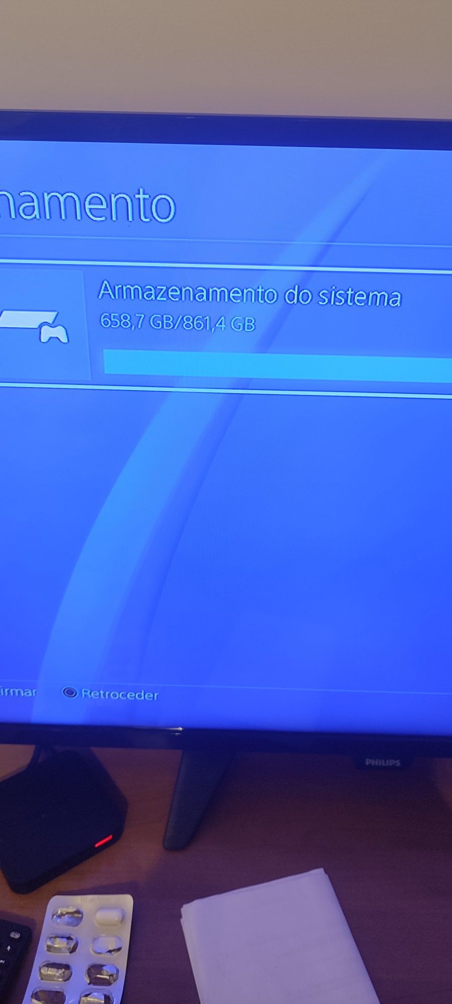 PS4 Slim 1 Tb + 3 comandos e 2 jogos