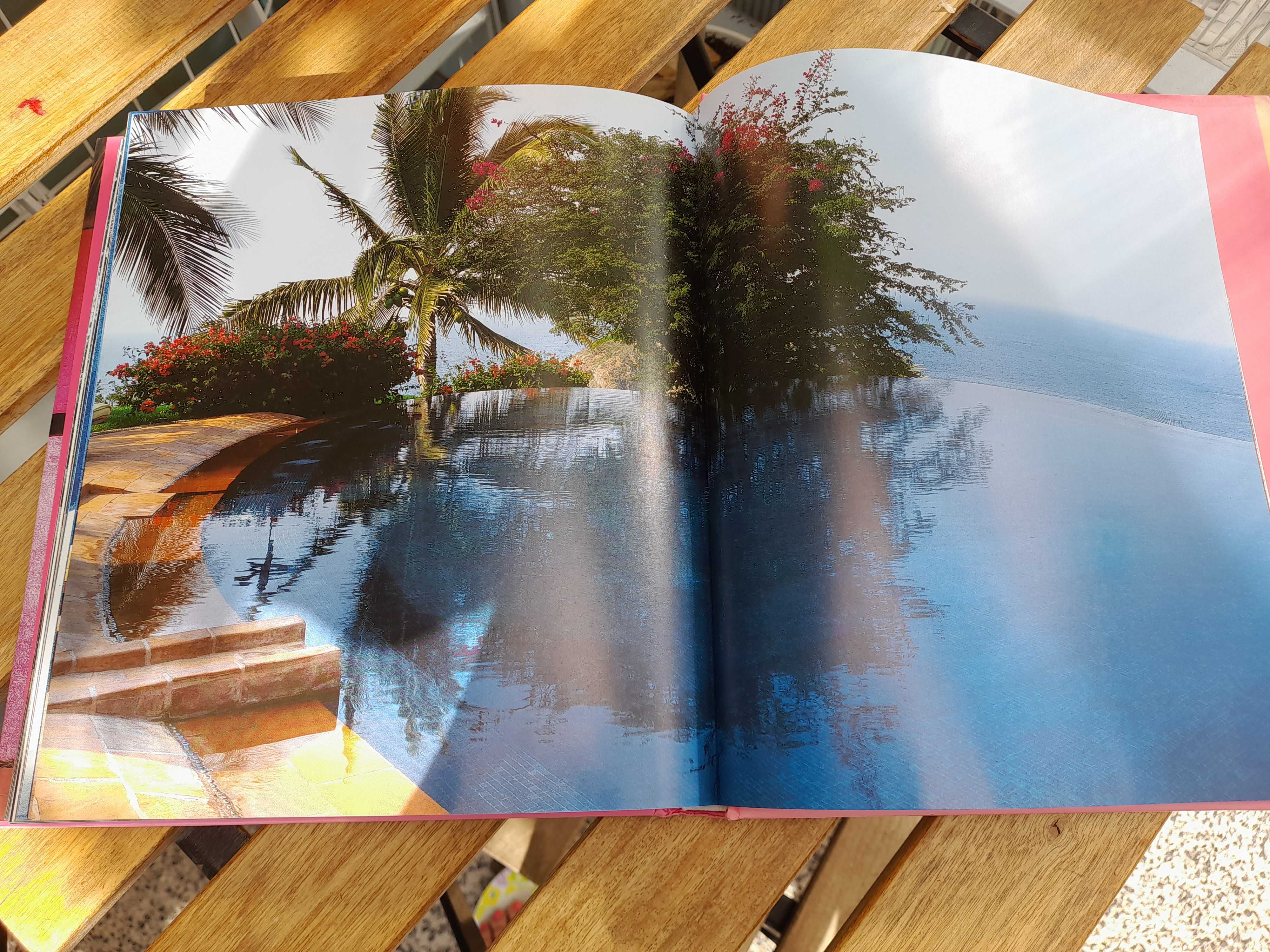Livro "Living in México "