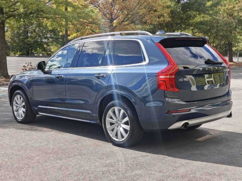Volvo XC90 T5 Momentum 7-Passenger      2018