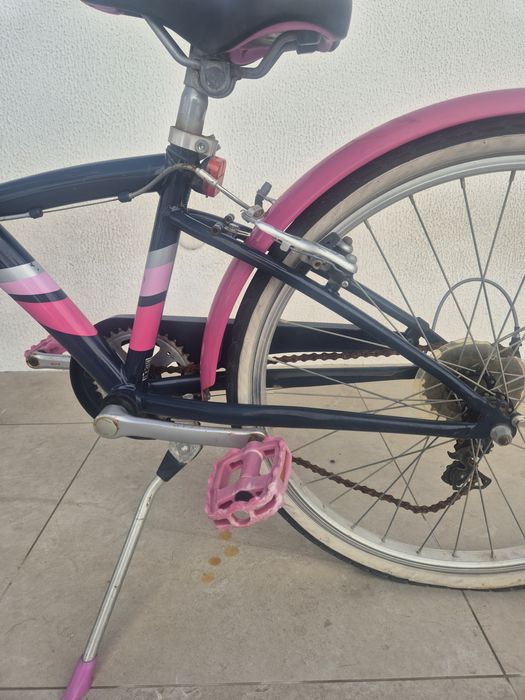 Duas bicicletas usadas