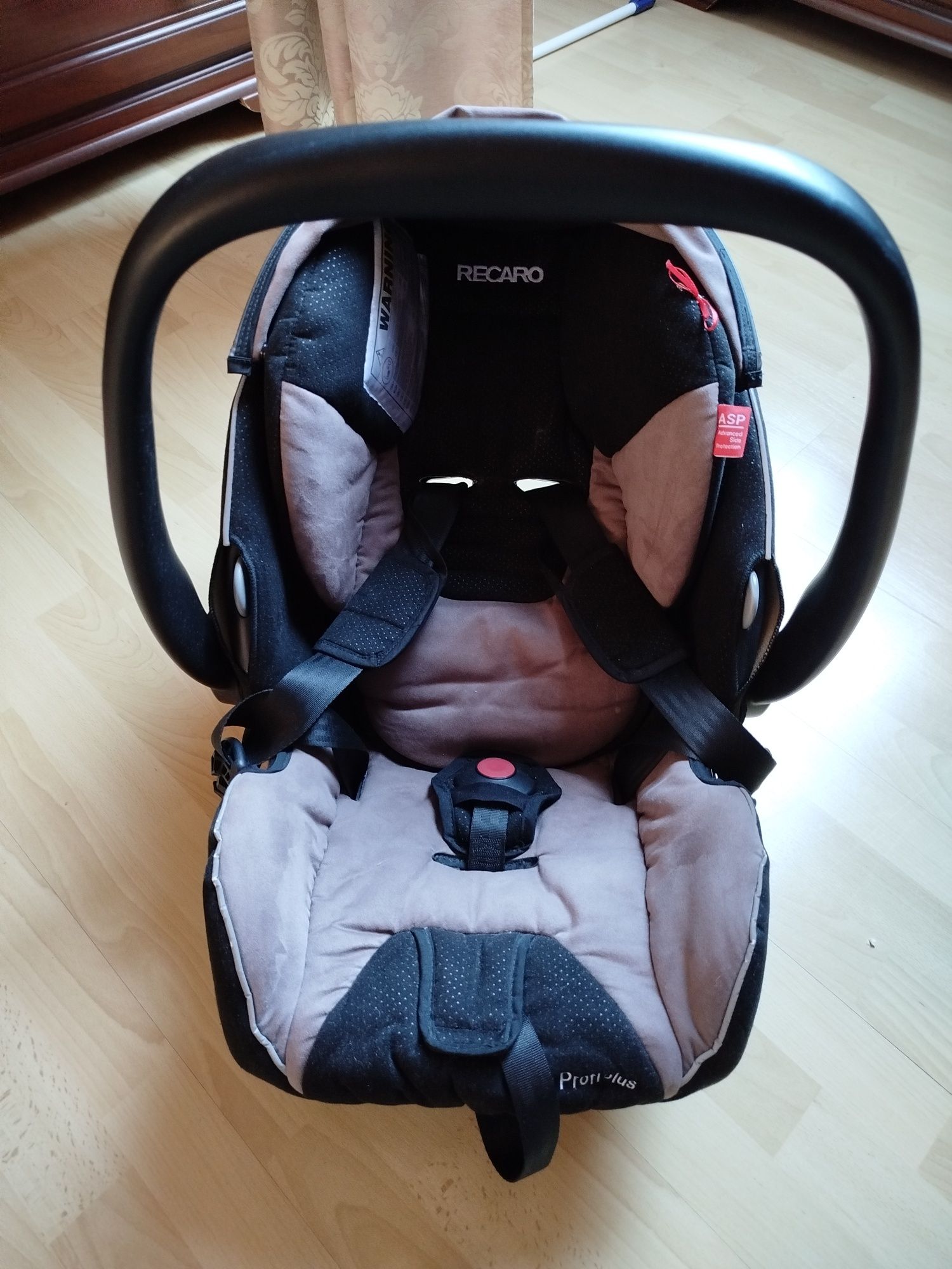 Nosidełko Recaro plus baza ISOFIX