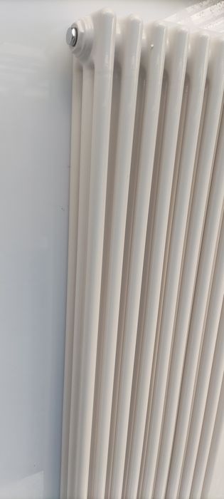Grzejnik Zehnder Charleston  180x48cm  1690 Wat biały i czarny +zawór