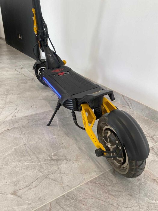 Hulajnoga Elektryczna Odnowiona Vsett 10 Apex Light - JAK NOWA!