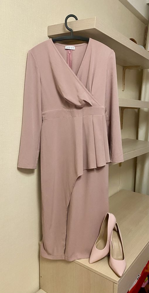 Розкішна сукня Vovk 36 розміру пильно-рожевого кольору
