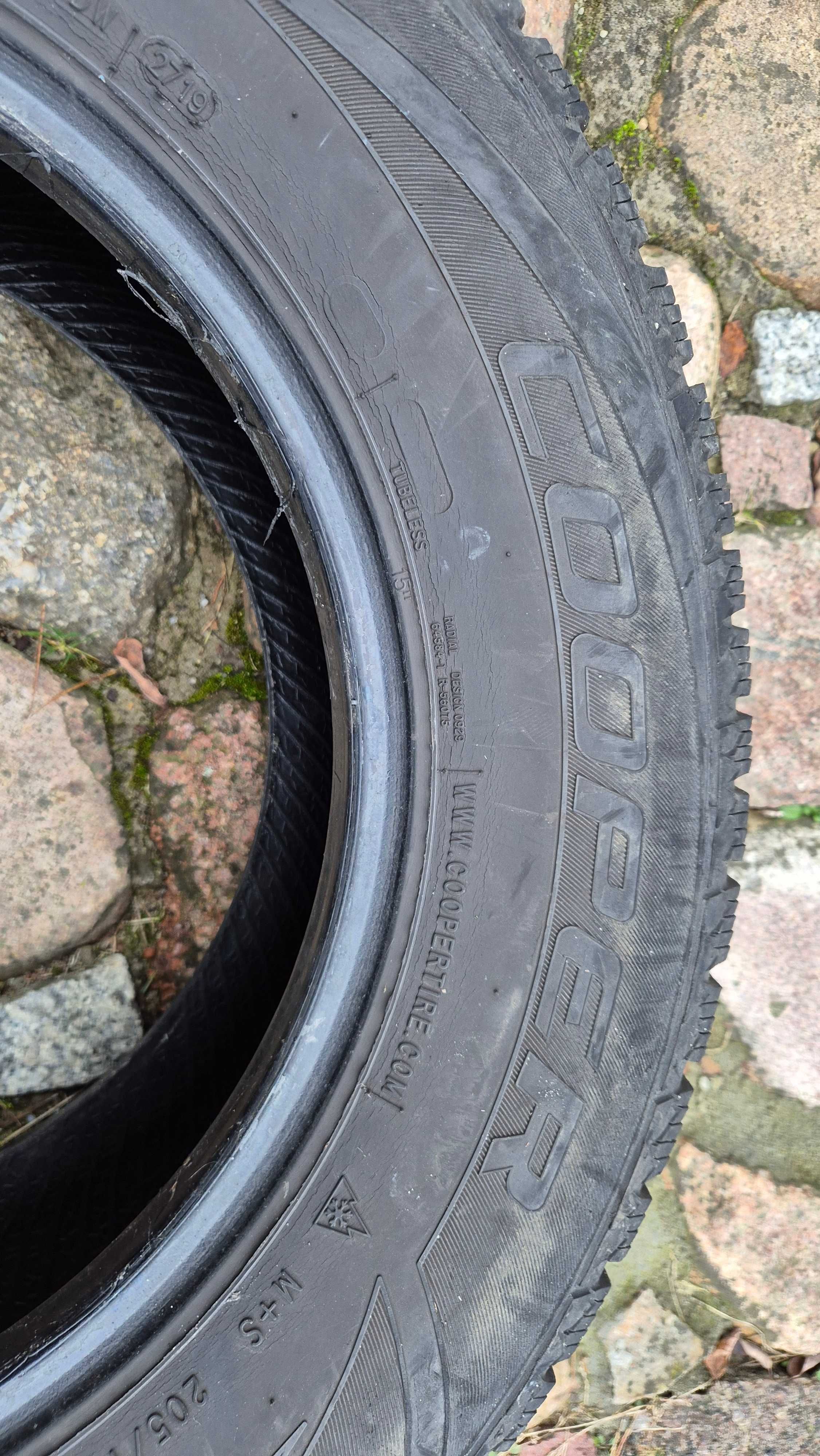 2 opony zimowe w rozmiarze 205/70 R15