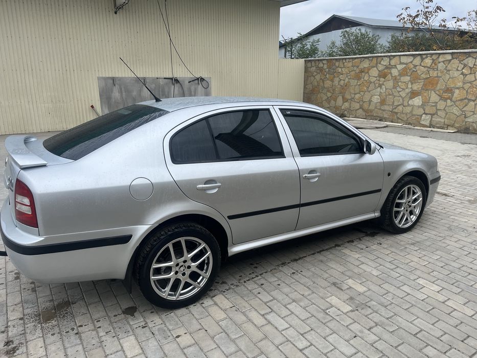 Продам  автомобіль Skoda Tour 1.8turbo