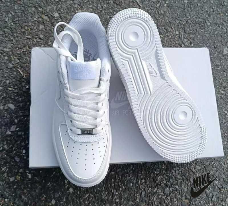 Uniseks/Damskie/Trampki/Nike Air Force 1 Low '07 White R.45