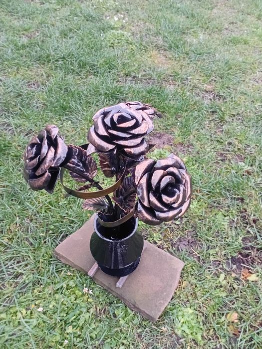 Ковані троянди квіти