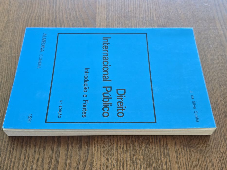 Livros jurídicos / Direito / 1 = 5€ / 10 = 40€