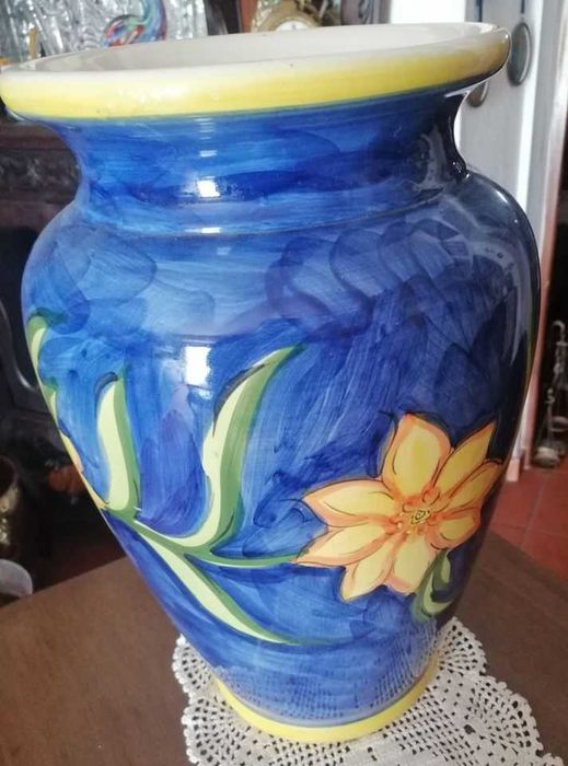 Grande Pote /Jarrão em faiança vidrada pintado à mão