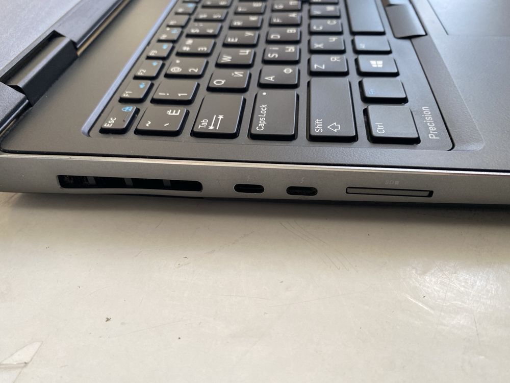 Dell Precision 7530 15.6" FHD IPS i7-8850H  Quadro P3200 6GB P2000 Win