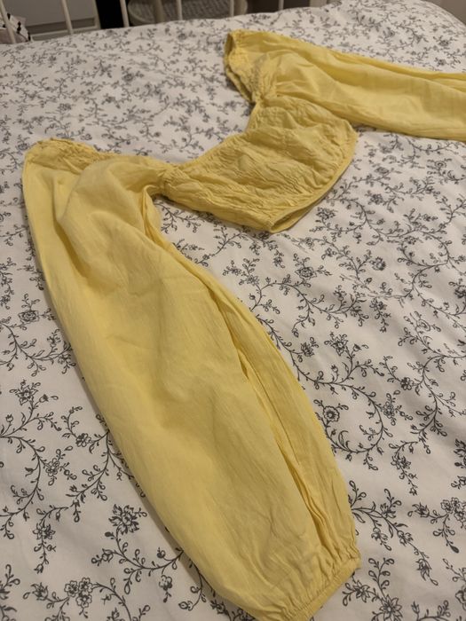 Zolty crop top Bershka