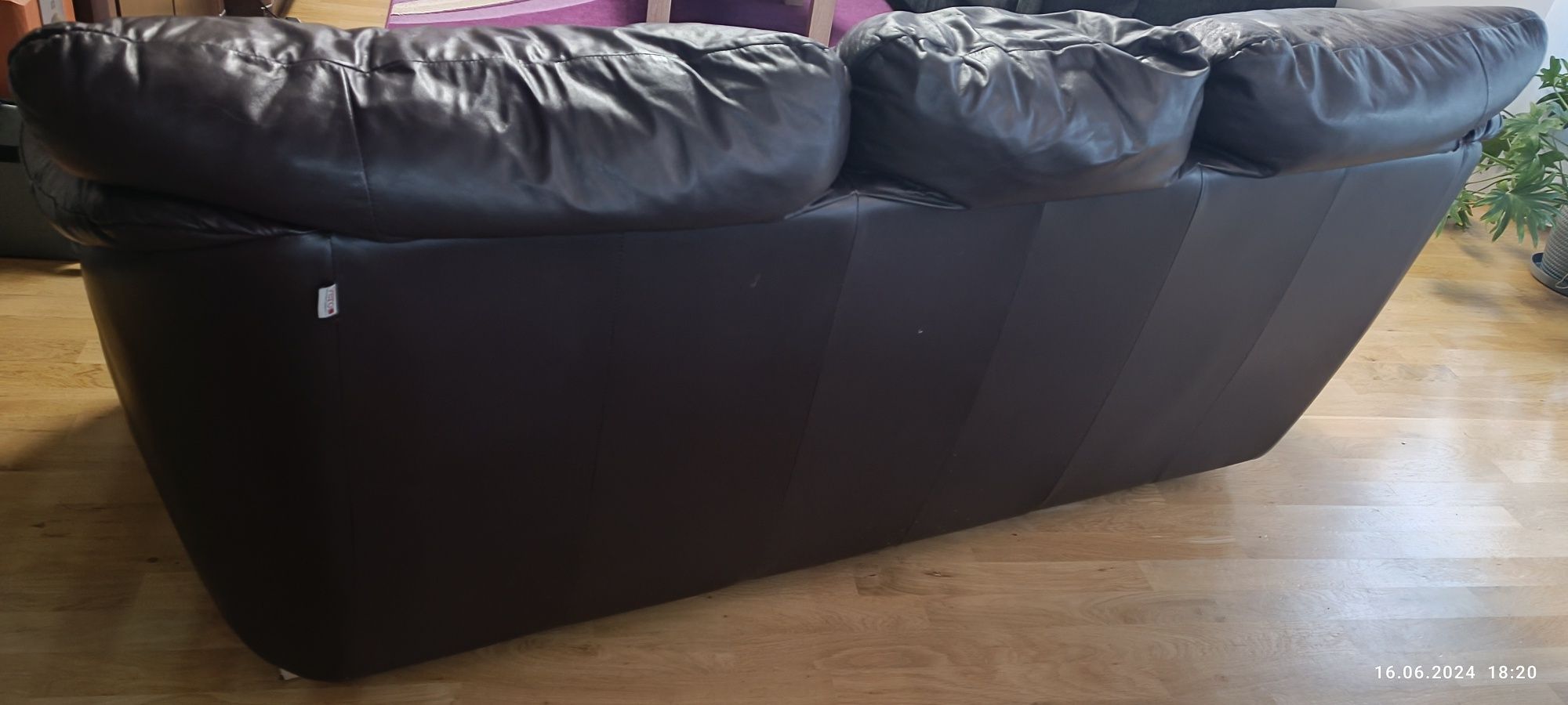 Skórzana sofa z funkcją spania na sprężynach