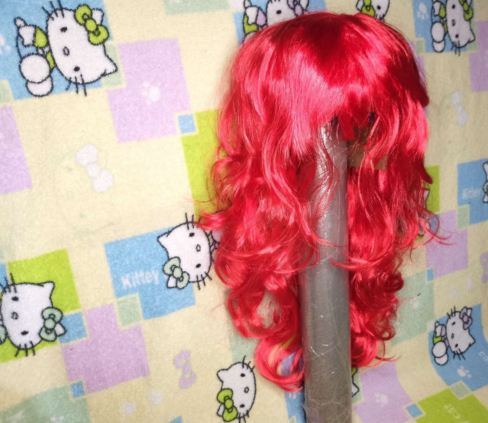 Парик маскарадный Красный с челкой волнистые волосы длина до 60см