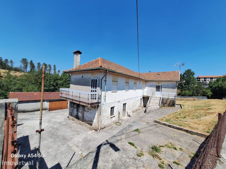 Vivenda T5 na pitoresca e sossegada Vila de Salto