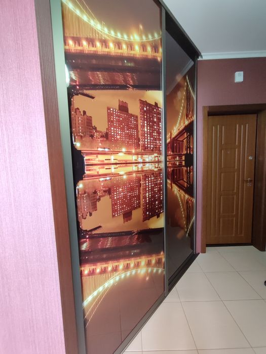 Оренда квартири в центрі в новому будинку з паркомісцем.