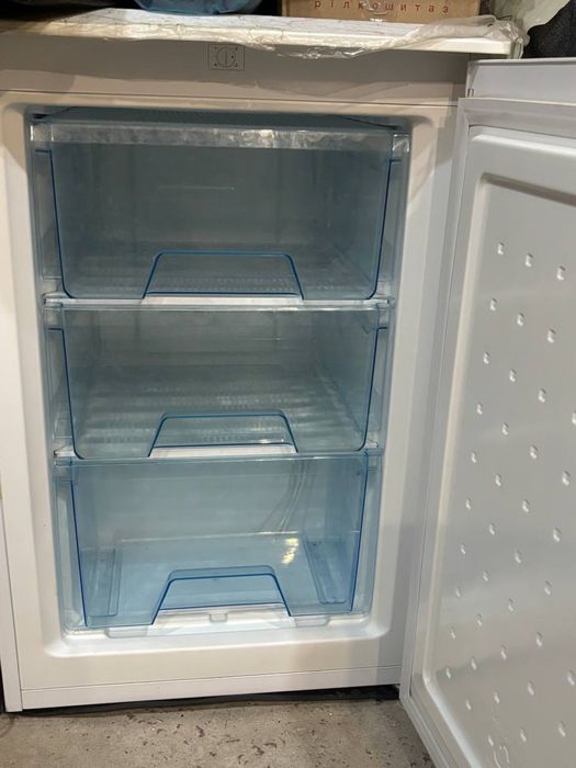 Продам хорошу морозильну камеру