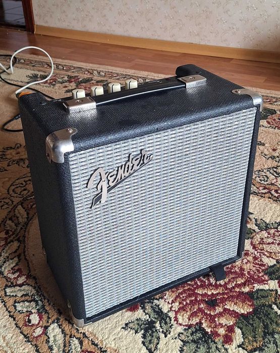 Басовий комбопідсилювач Фендер