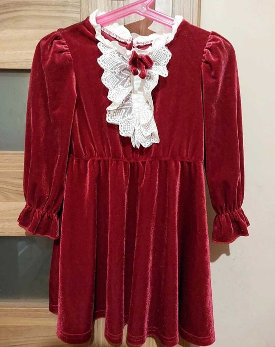 Sukienka welurowa z kołnierzykiem