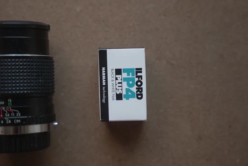 Máquina analógica Olympus + 2 lentes + filtro