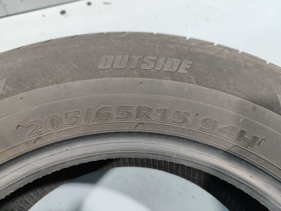 2 pneus semi novos 205-65R15 Kumho - Oferta dos portes