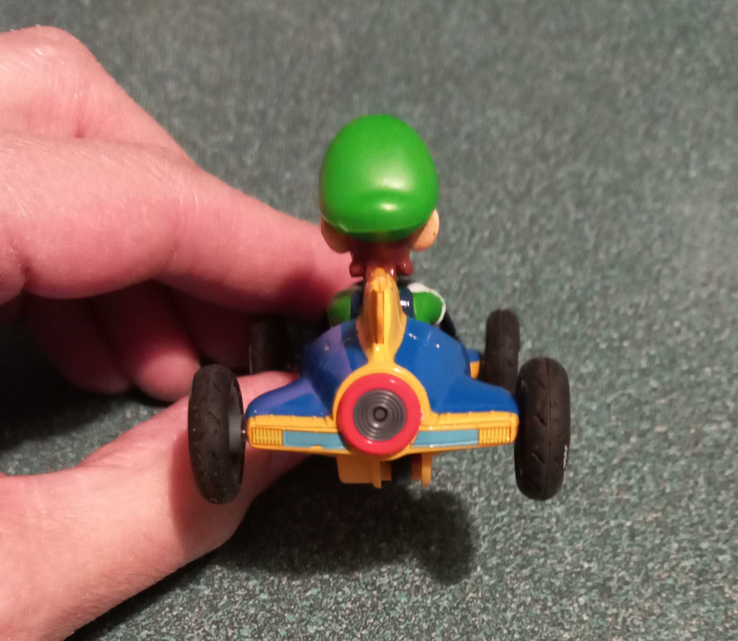 Luigi, Mario Kart Mach 8, auto na tor Carrera Go, skala 1:43