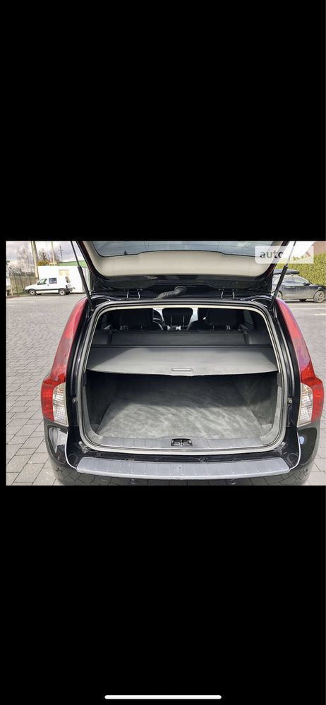 Продам volvo v50.    2011