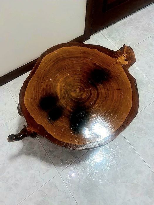 Mesa de centro em madeira tratada